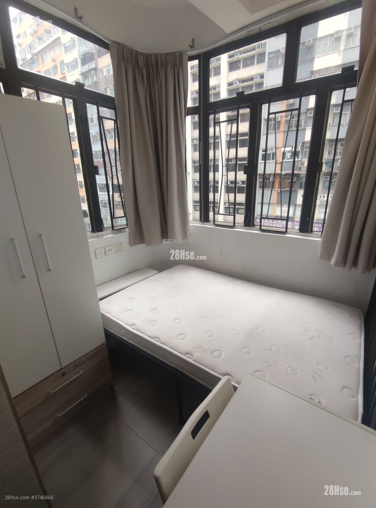 Hin Wah Building Rental 180 ft²