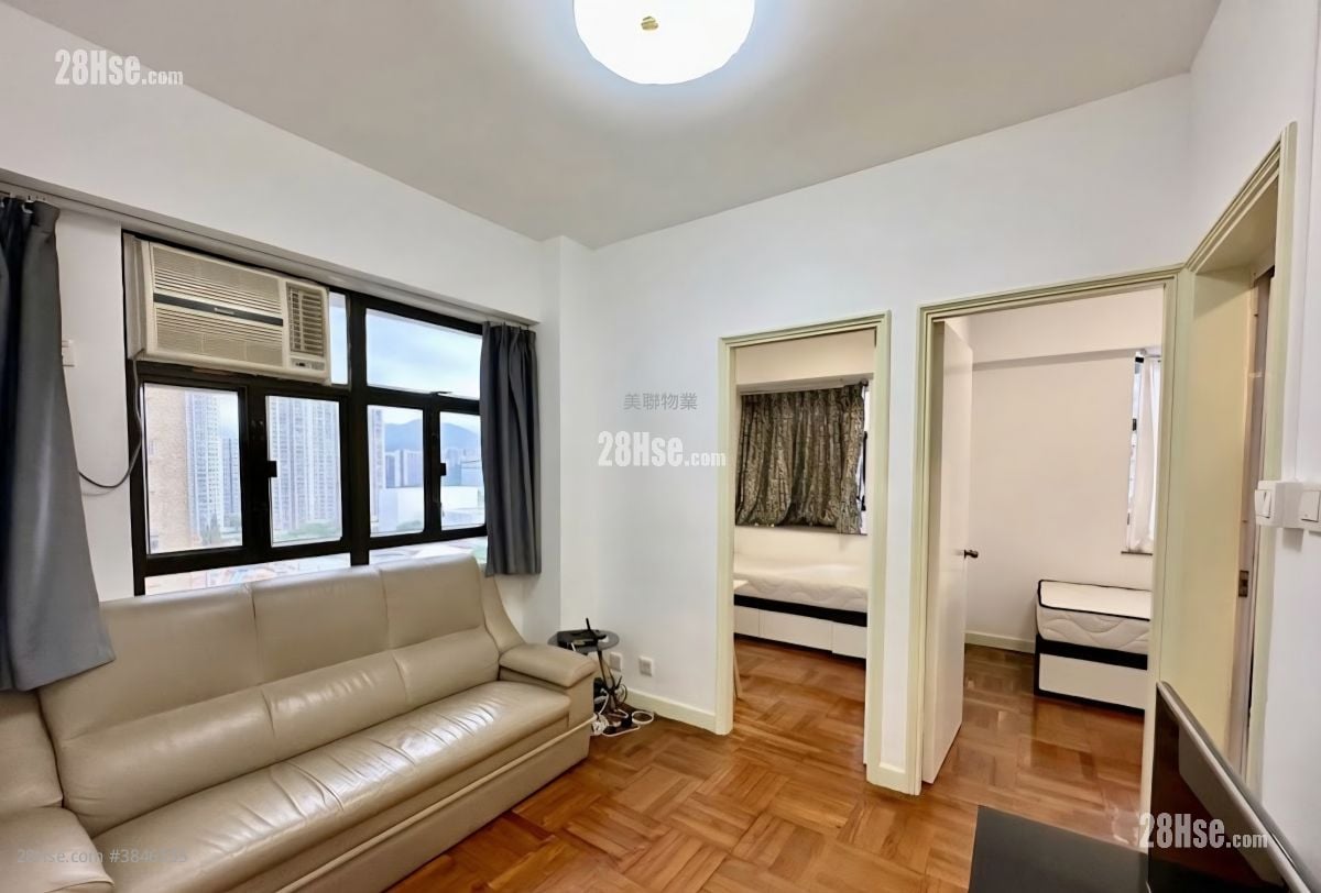 Wai Wah Centre Sell 2 Bedrooms , 1 Bathroom 358 ft²
