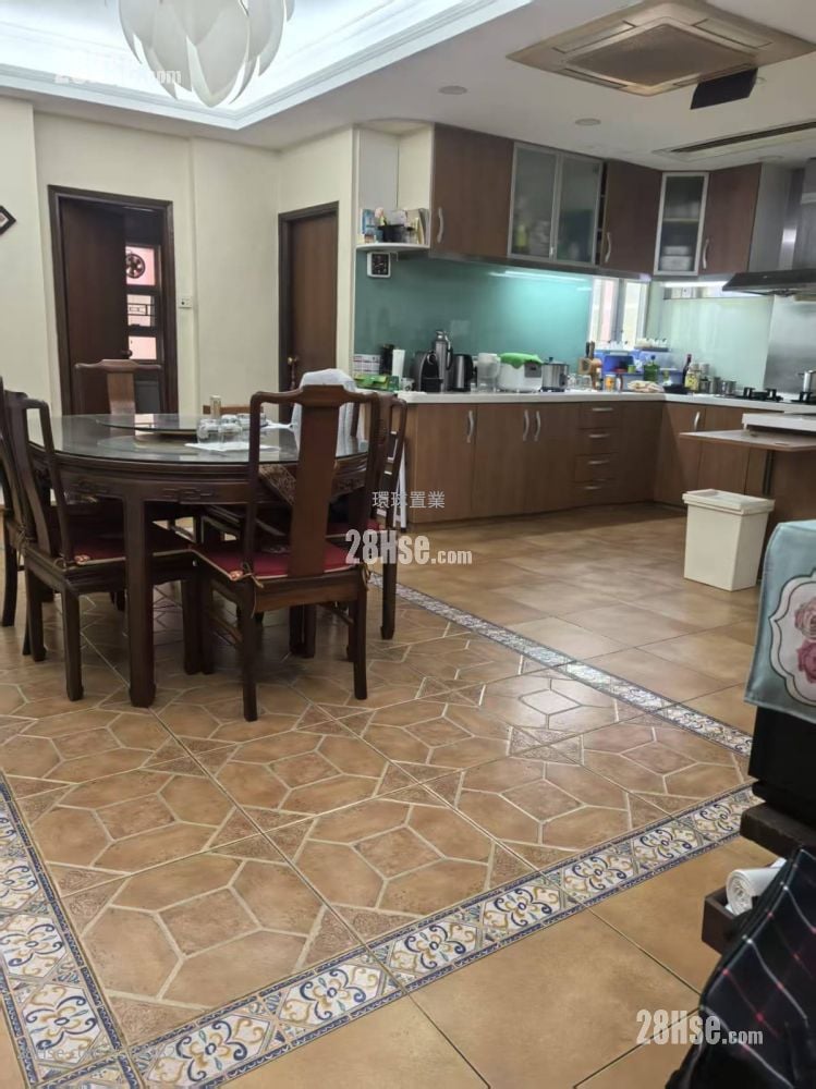 Village Sell 5+ Bedrooms