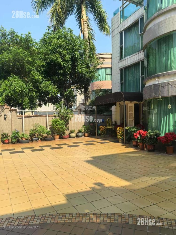 Village Sell 5+ Bedrooms