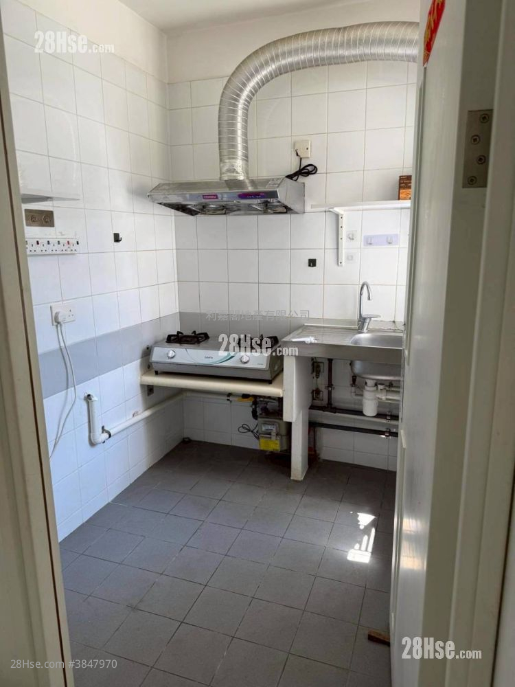 Ching Fu Court Sell 2 Bedrooms 459 ft²