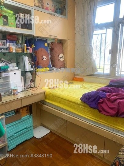 Mei Foo Sun Chuen Sell 3 Bedrooms , 2 Bathrooms 705 ft²