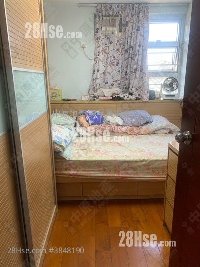 Mei Foo Sun Chuen Sell 3 Bedrooms , 2 Bathrooms 705 ft²