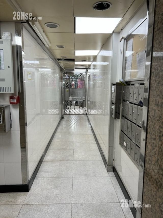 華園大廈 售盤 3 房 , 1 浴室 704 平方呎
