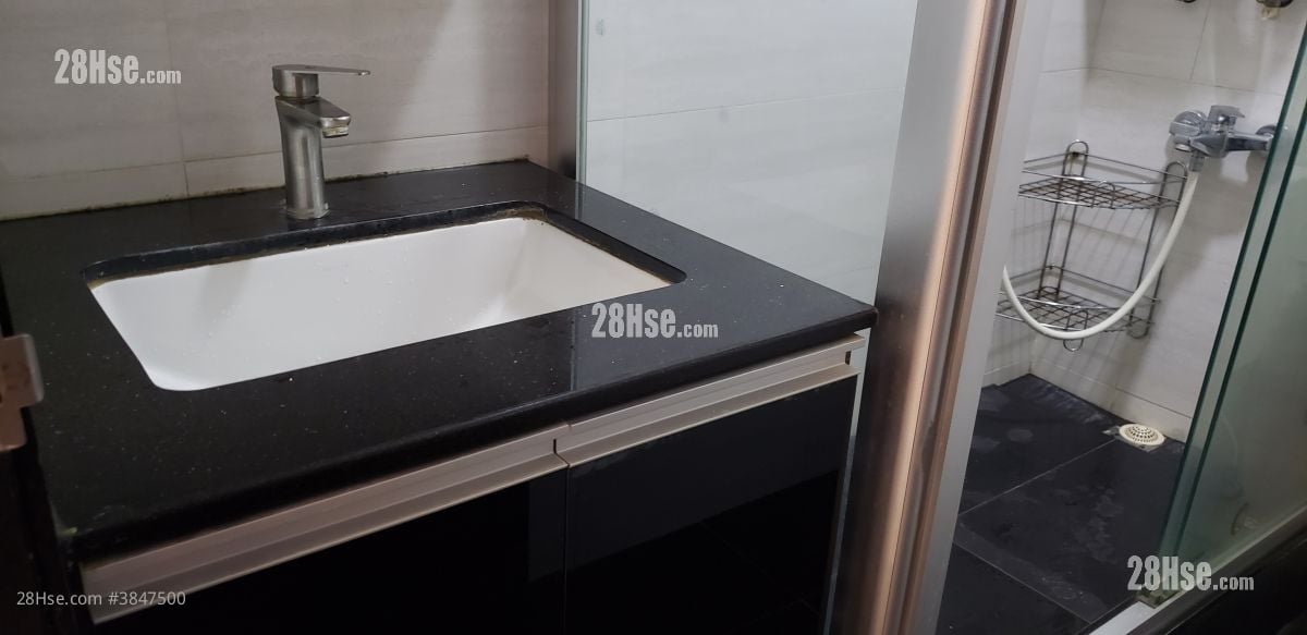 Apartment Rental 3 Bedrooms , 1 Bathroom 433 ft²