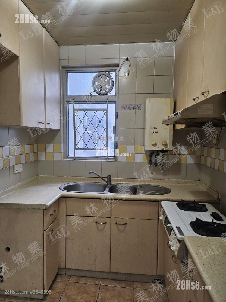 Hong Yat Court Sell 2 Bedrooms , 1 Bathroom 506 ft²