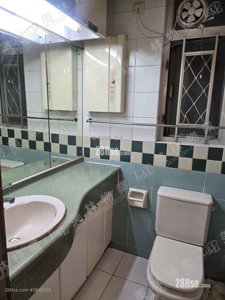 Hong Yat Court Sell 2 Bedrooms , 1 Bathroom 506 ft²