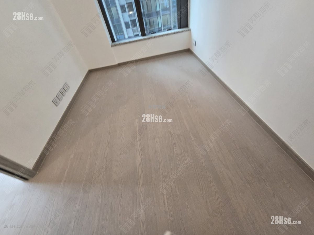 The Southside Sell 2 Bedrooms , 2 Bathrooms 538 ft²