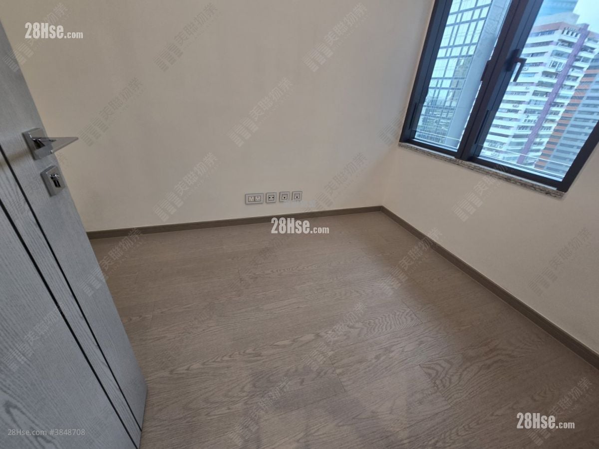 The Southside Sell 2 Bedrooms , 2 Bathrooms 538 ft²