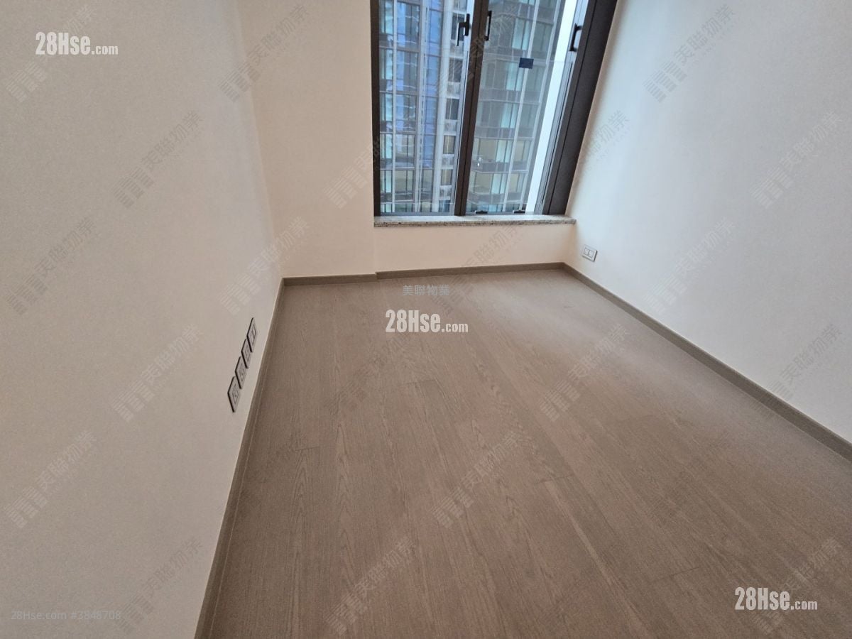 The Southside Sell 2 Bedrooms , 2 Bathrooms 538 ft²