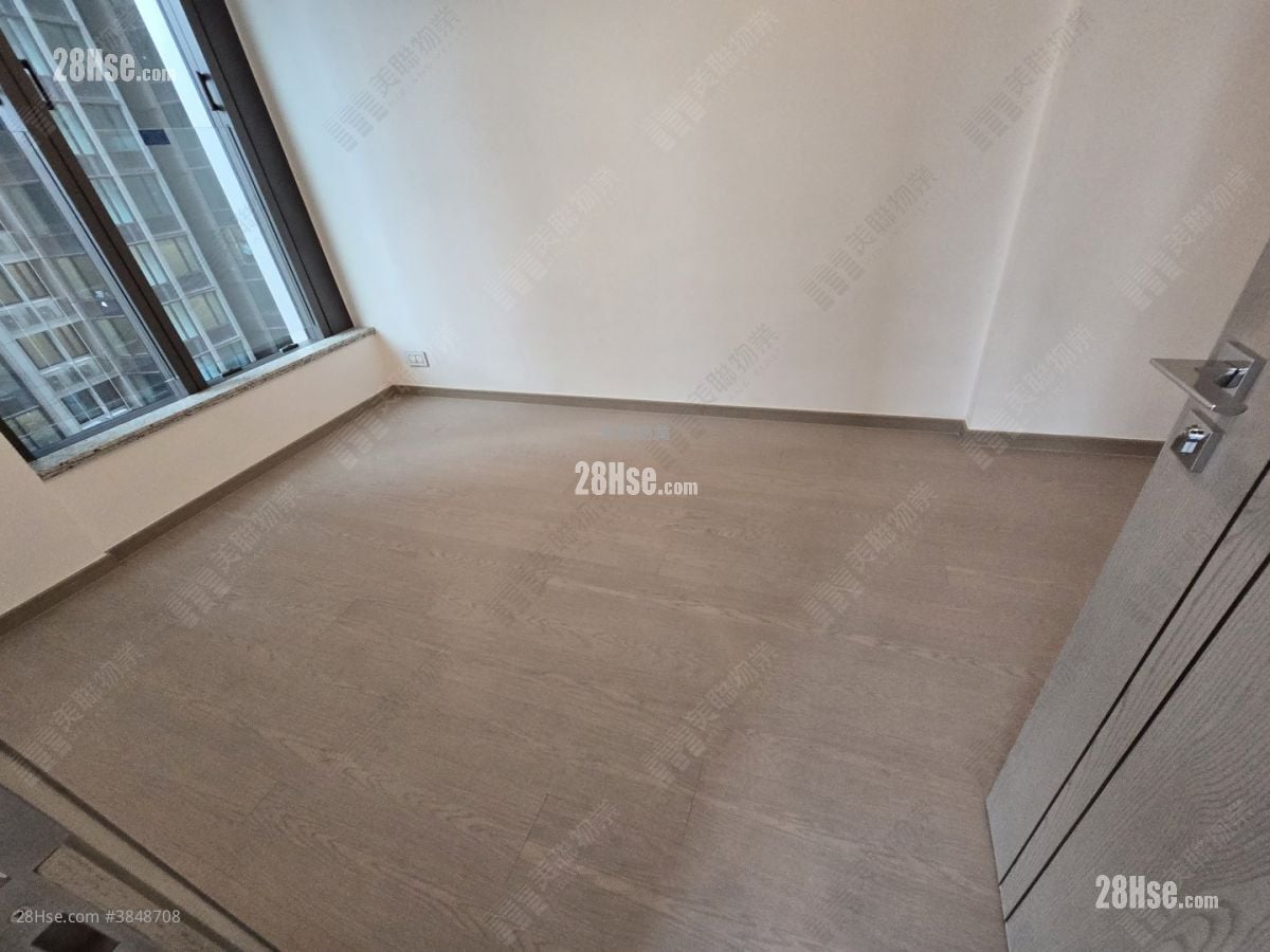The Southside Sell 2 Bedrooms , 2 Bathrooms 538 ft²
