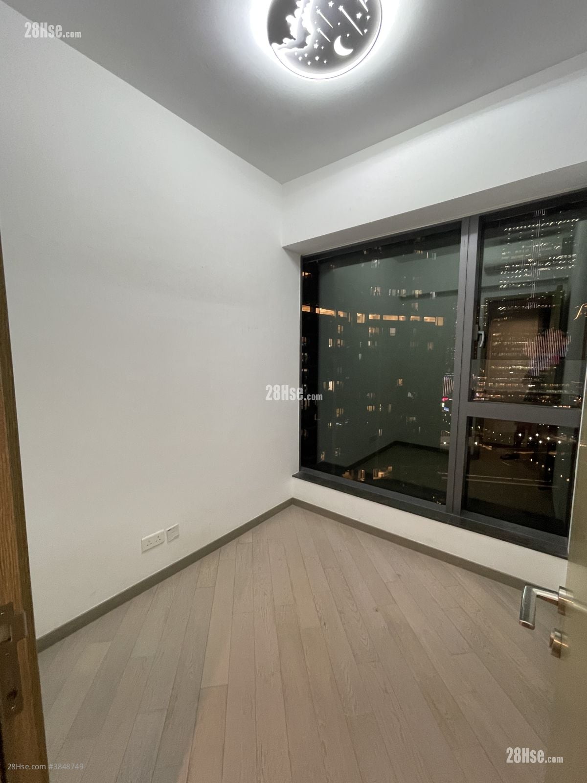 Upper River Bank Rental 4 Bedrooms , 3 Bathrooms 738 ft²