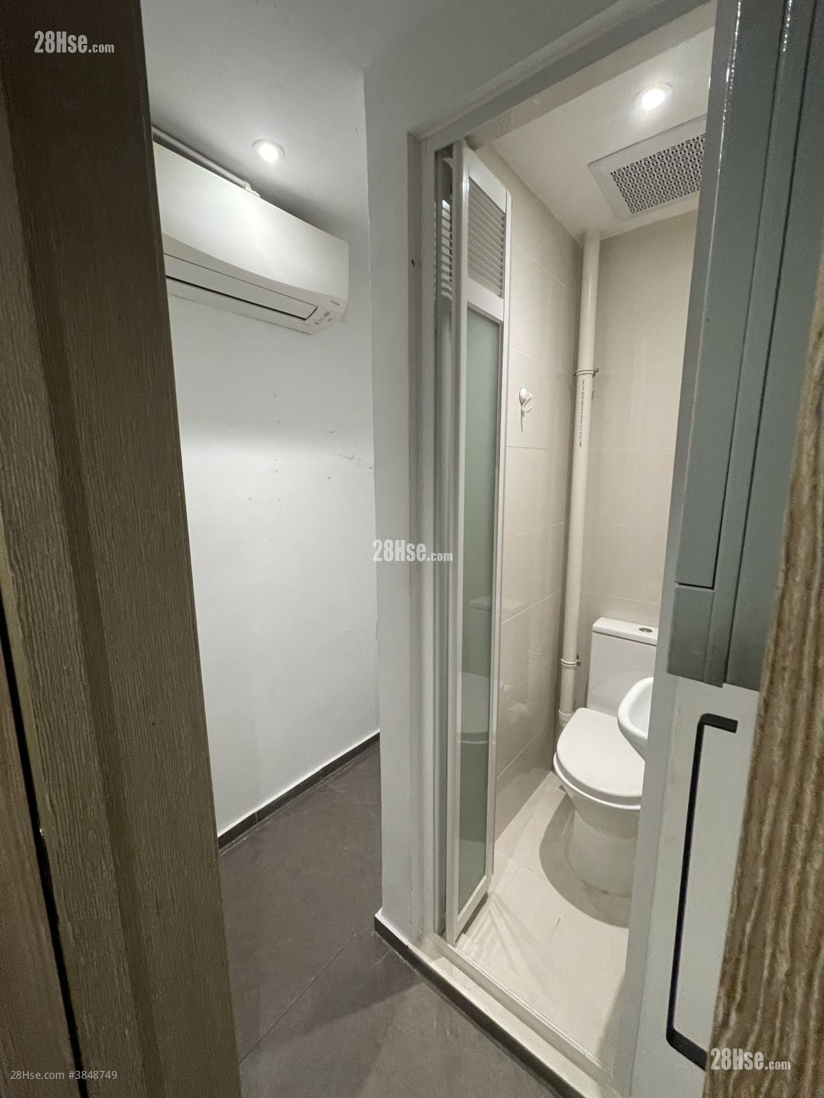 Upper River Bank Rental 4 Bedrooms , 3 Bathrooms 738 ft²