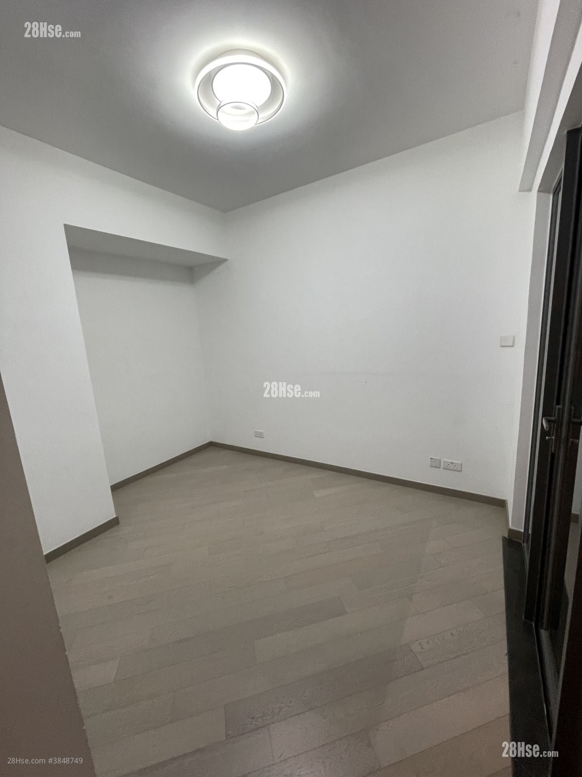 Upper River Bank Rental 4 Bedrooms , 3 Bathrooms 738 ft²