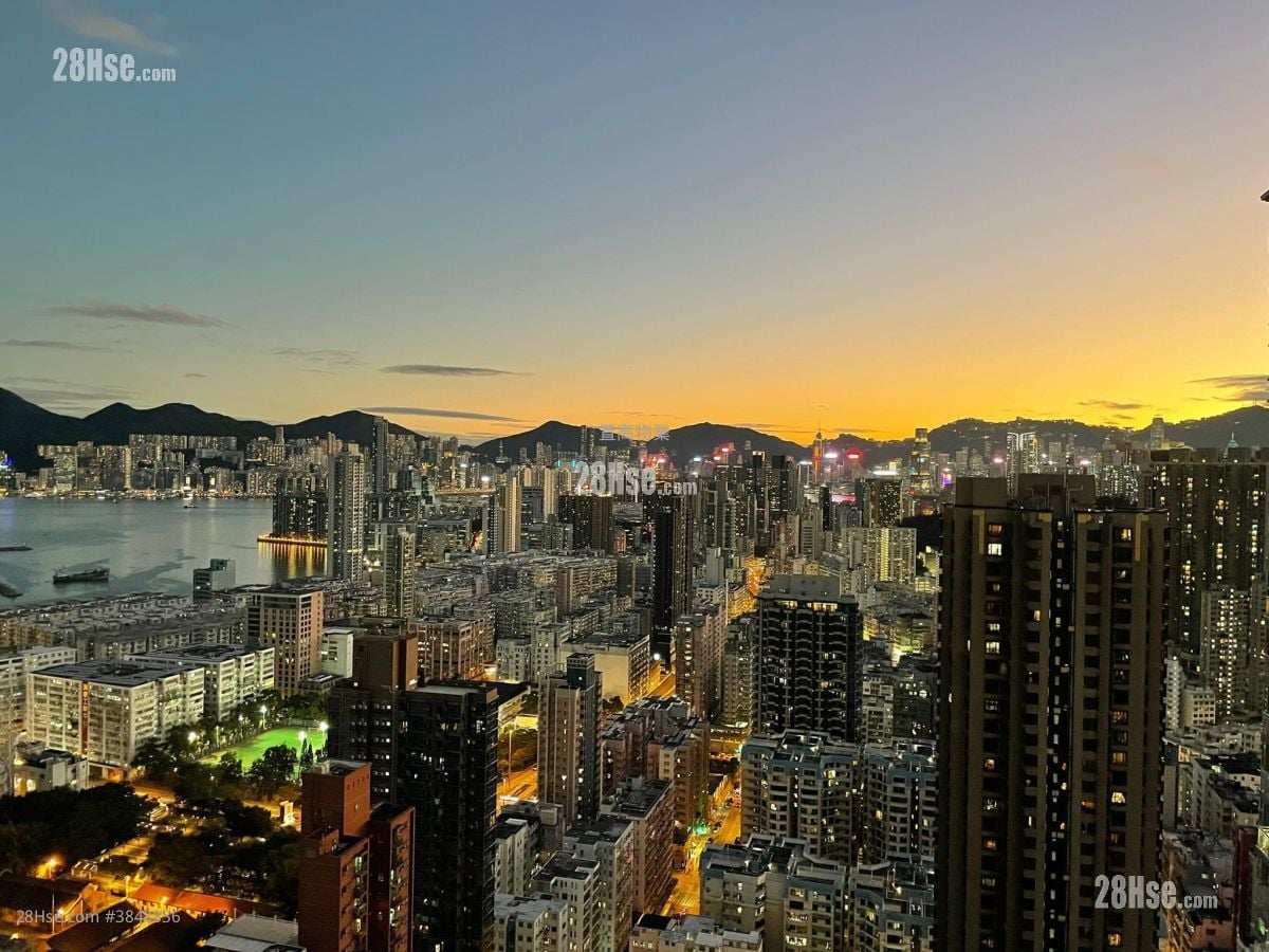 Sky Tower Sell 3 Bedrooms , 2 Bathrooms 904 ft²