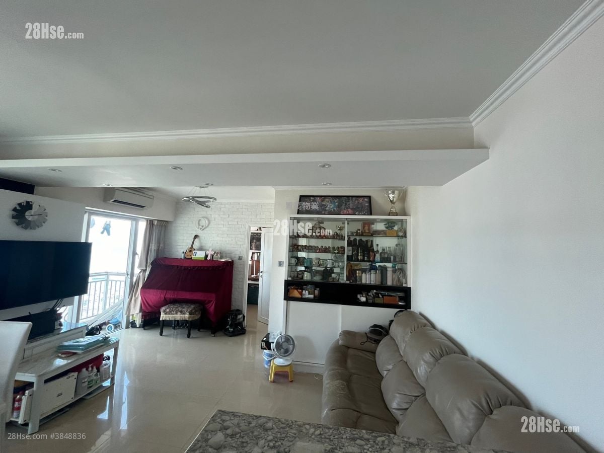 Sky Tower Sell 3 Bedrooms , 2 Bathrooms 904 ft²