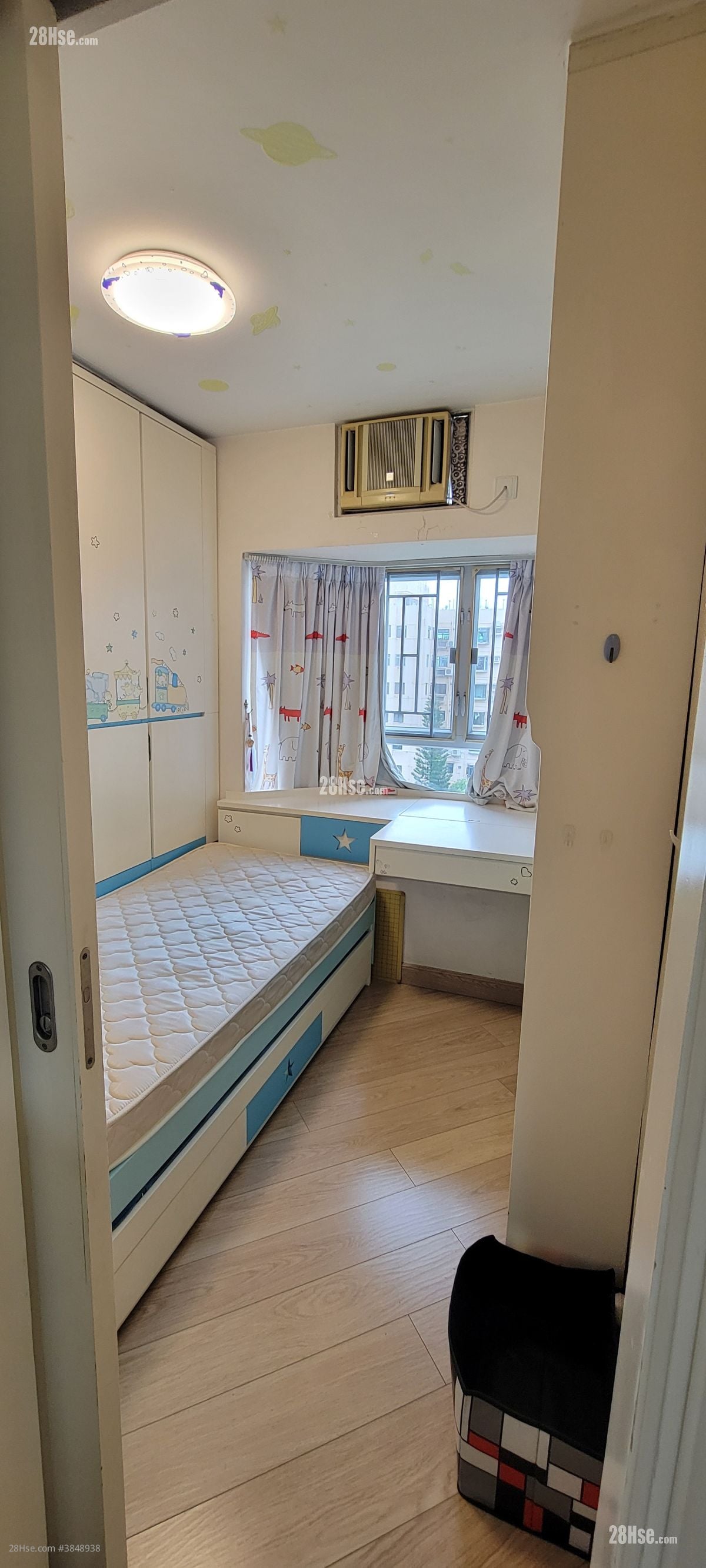 Dragon Inn Court Sell 4 Bedrooms , 3 Bathrooms 970 ft²