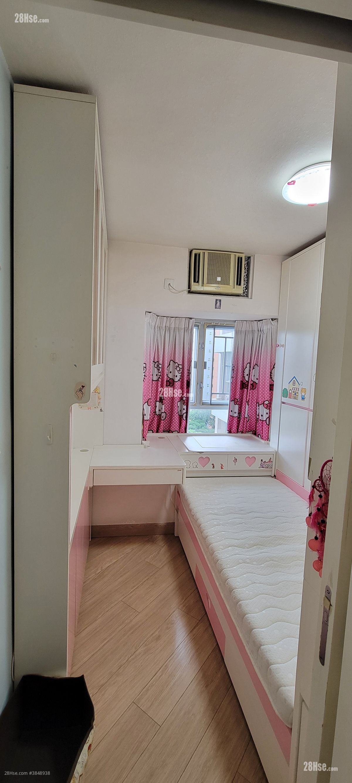 Dragon Inn Court Sell 4 Bedrooms , 3 Bathrooms 970 ft²