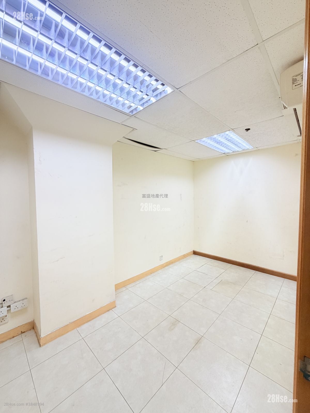 新昌工業大廈 租盤 3 房 , 2 廁所