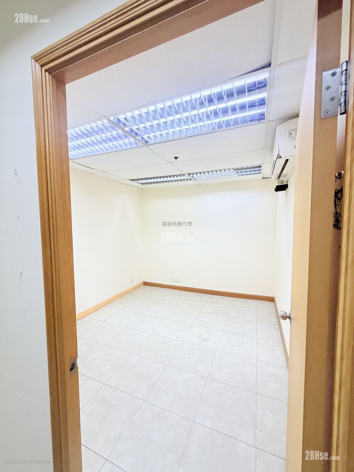 新昌工業大廈 租盤 3 房 , 2 廁所