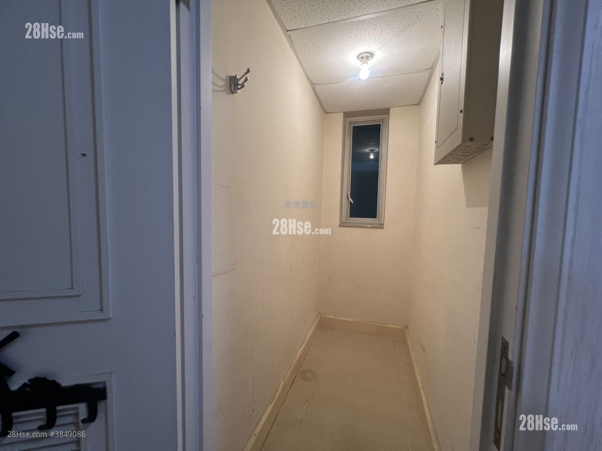 Metro Town Sell 4 Bedrooms , 3 Bathrooms 888 ft²