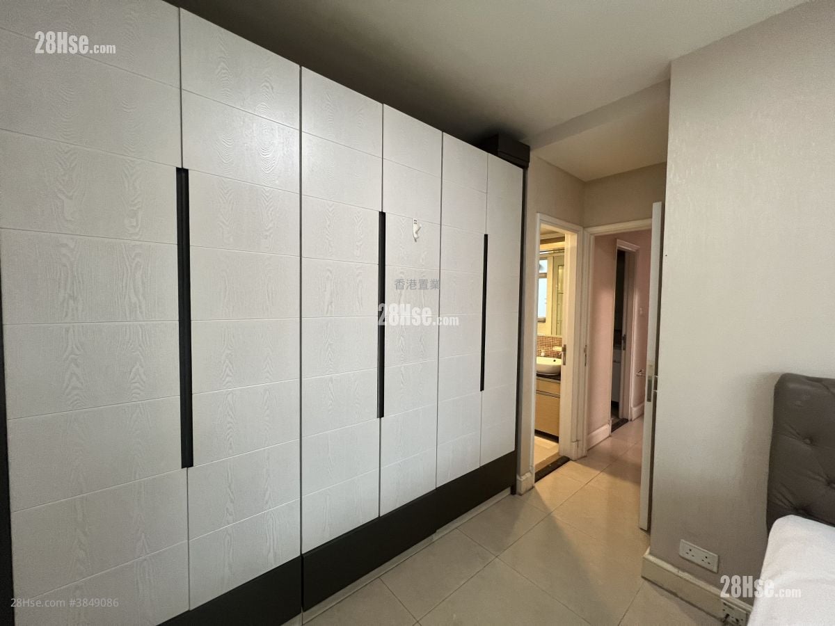 Metro Town Sell 4 Bedrooms , 3 Bathrooms 888 ft²