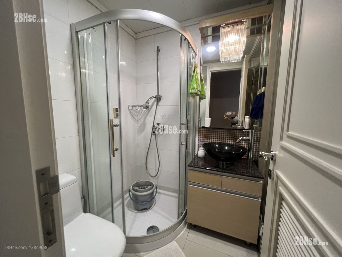 Metro Town Sell 4 Bedrooms , 3 Bathrooms 888 ft²