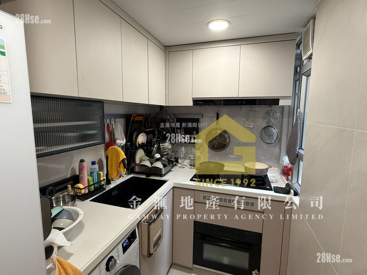 Kai Chuen Court Sell 2 Bedrooms , 1 Bathroom 441 ft²