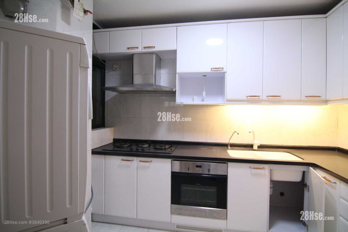 Greenvale Village Rental 4 Bedrooms , 2 Bathrooms 954 ft²
