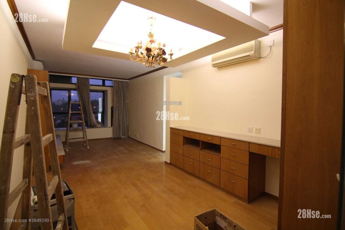 Greenvale Village Rental 4 Bedrooms , 2 Bathrooms 954 ft²