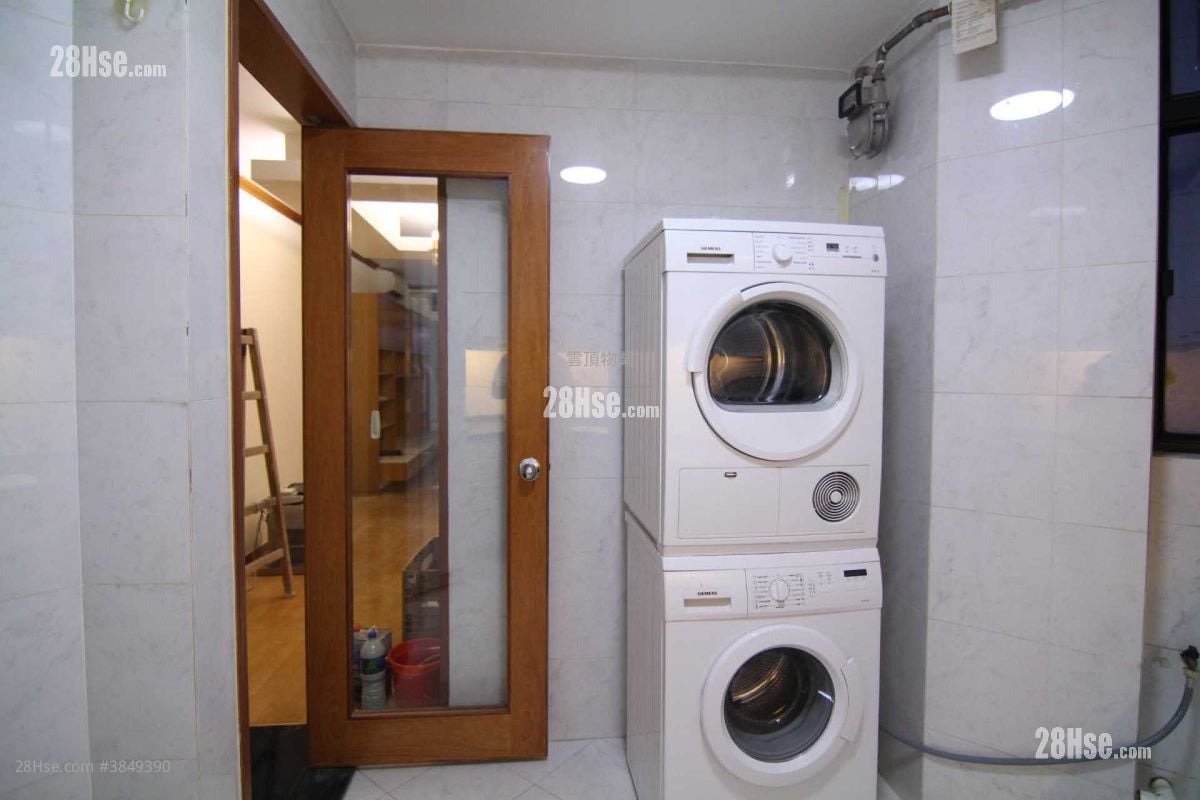 Greenvale Village Rental 4 Bedrooms , 2 Bathrooms 954 ft²