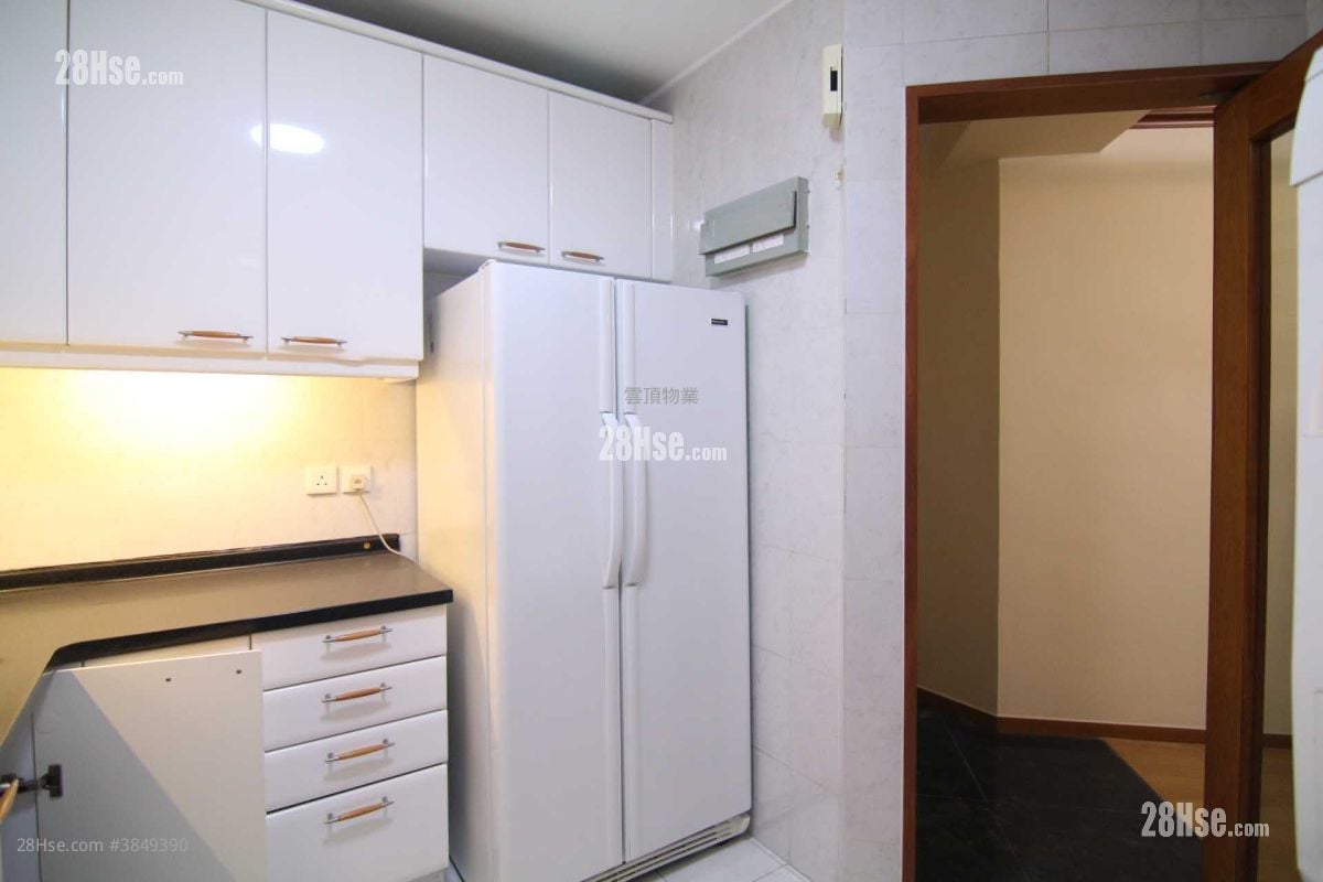 Greenvale Village Rental 4 Bedrooms , 2 Bathrooms 954 ft²