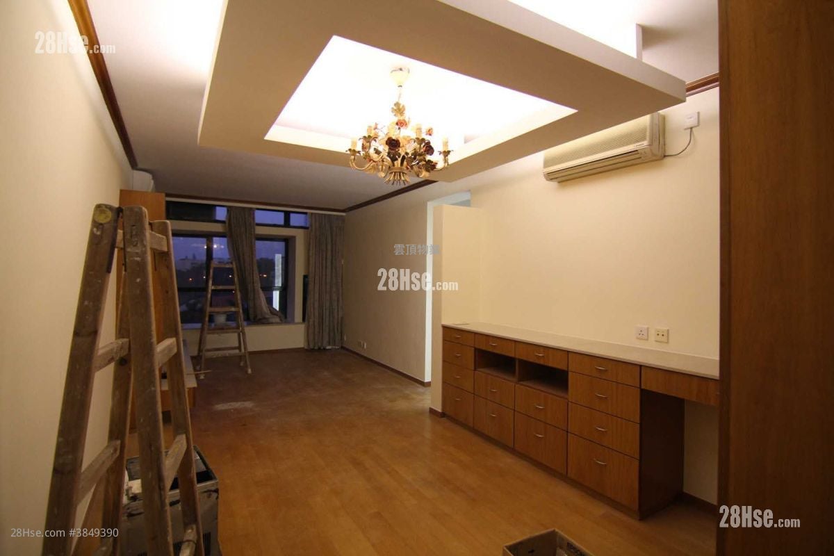 Greenvale Village Rental 4 Bedrooms , 2 Bathrooms 954 ft²