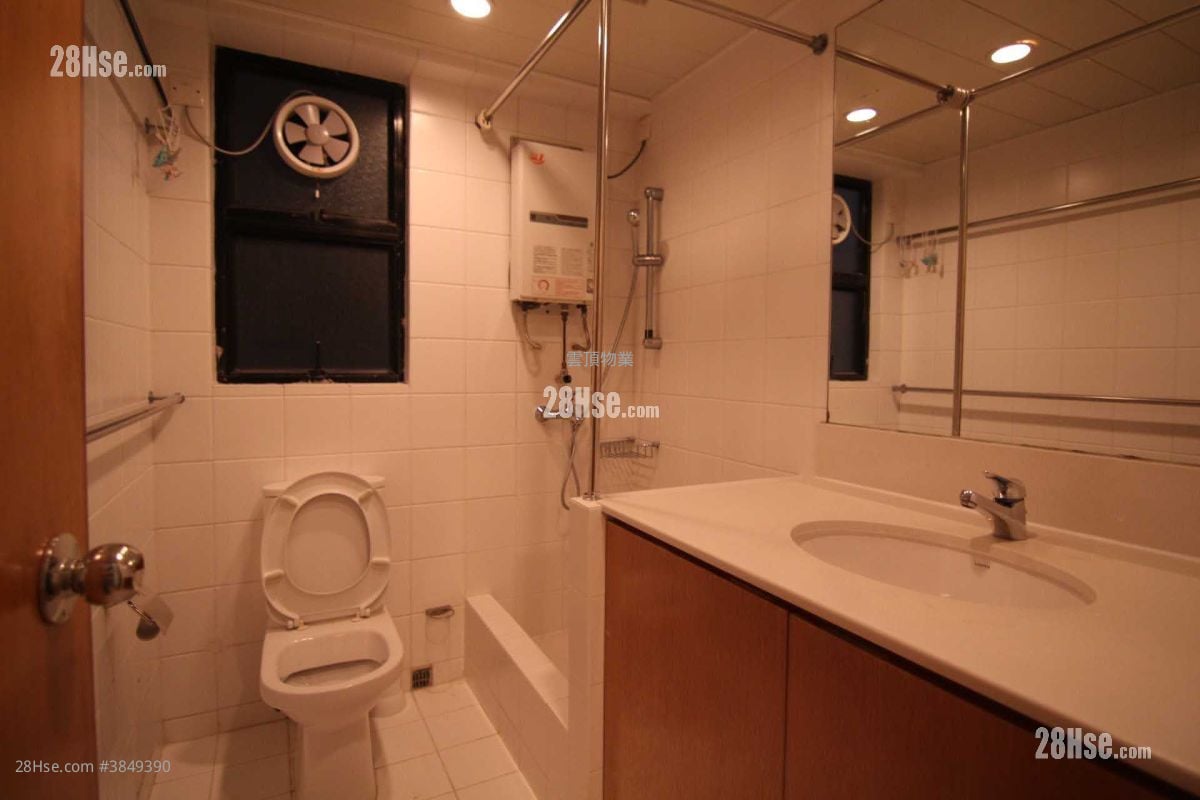 Greenvale Village Rental 4 Bedrooms , 2 Bathrooms 954 ft²