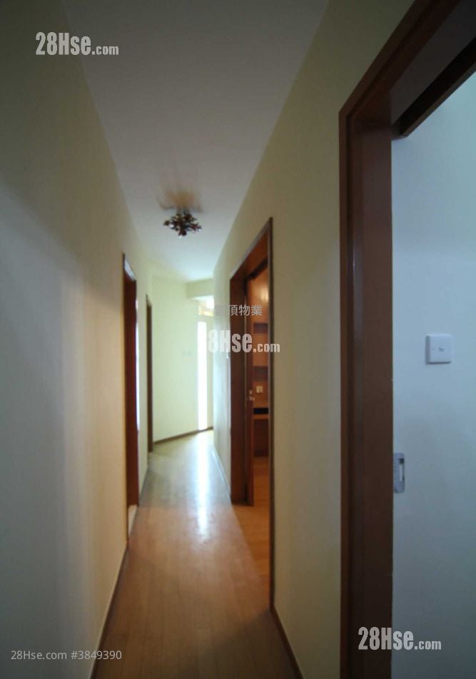 Greenvale Village Rental 4 Bedrooms , 2 Bathrooms 954 ft²