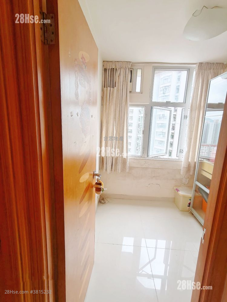 Chung Nga Court Sell 443 ft²