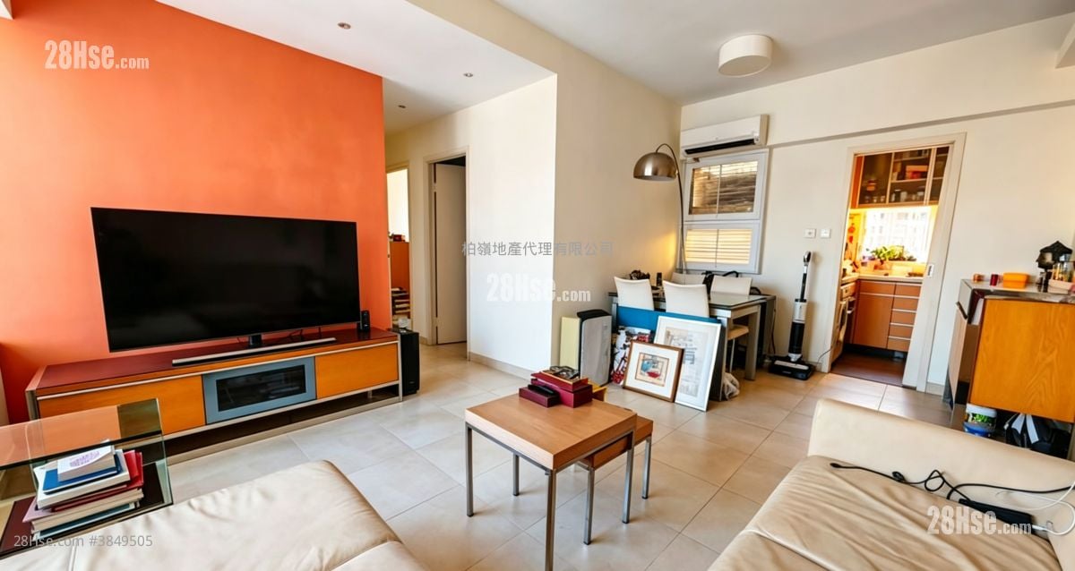 Bonham Court Sell 3 Bedrooms , 1 Bathroom 551 ft²