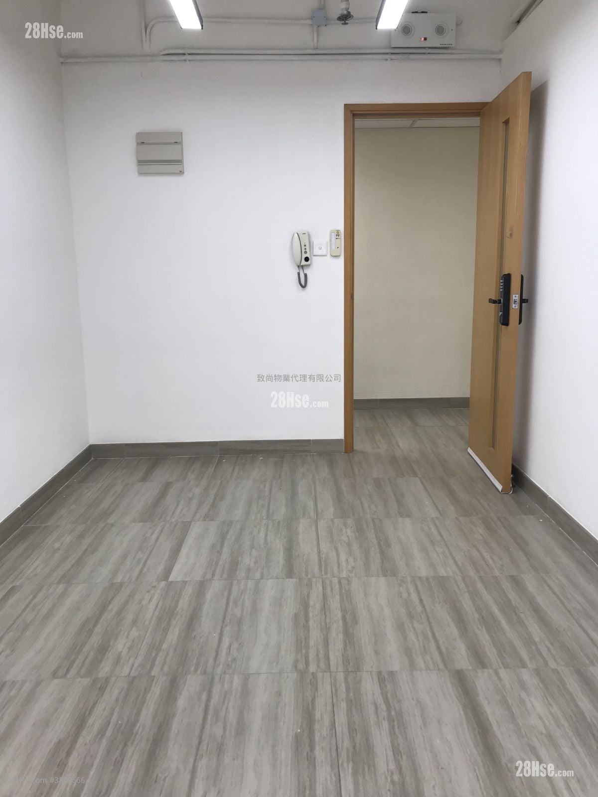 Hoi Luen Industrial Centre Rental 128 ft²