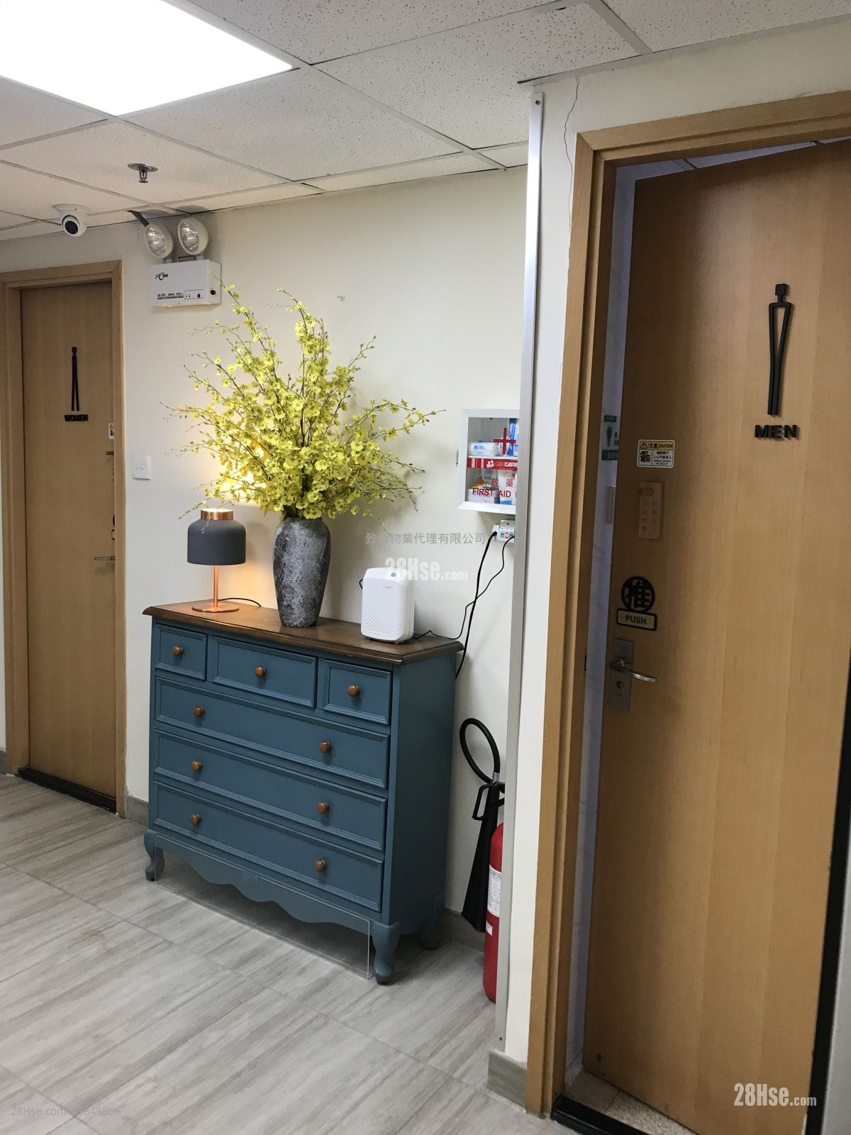 Hoi Luen Industrial Centre Rental 128 ft²