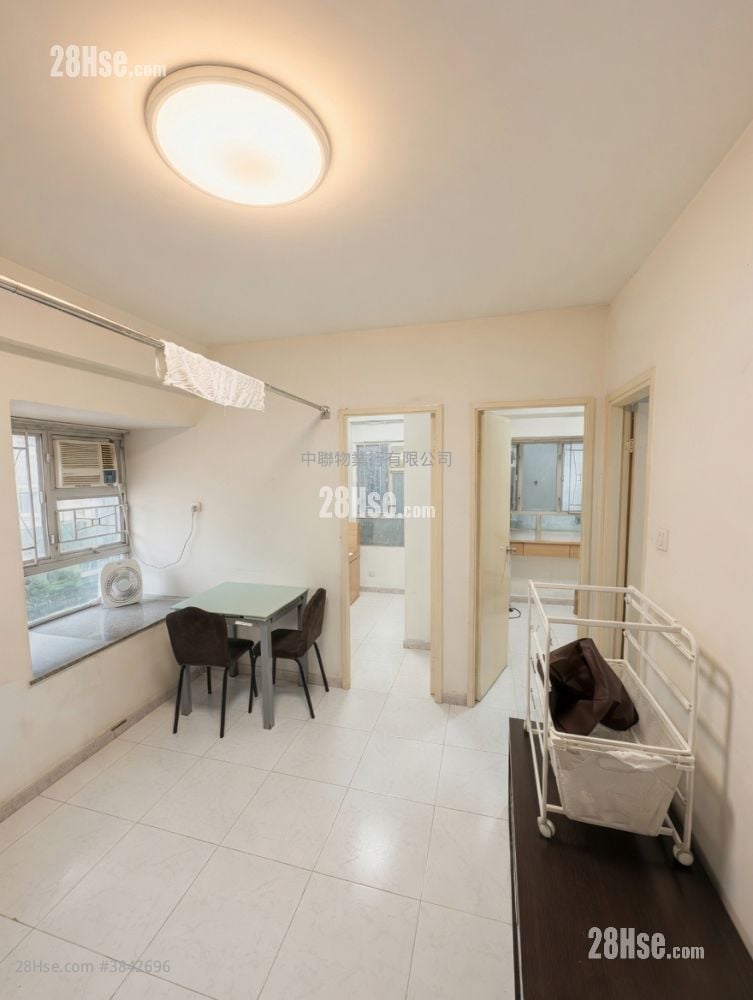 Golden Lion Garden Sell 306 ft²