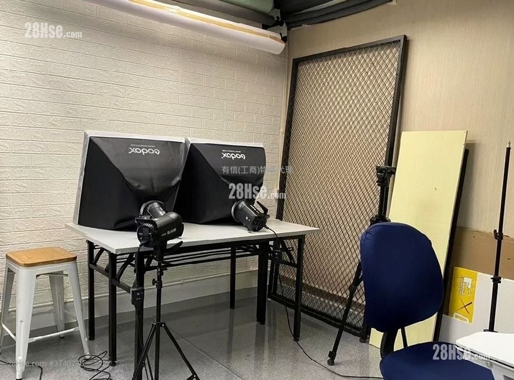 Hong Kong Industrial Centre Sell 3 Bedrooms , 2 Toilets