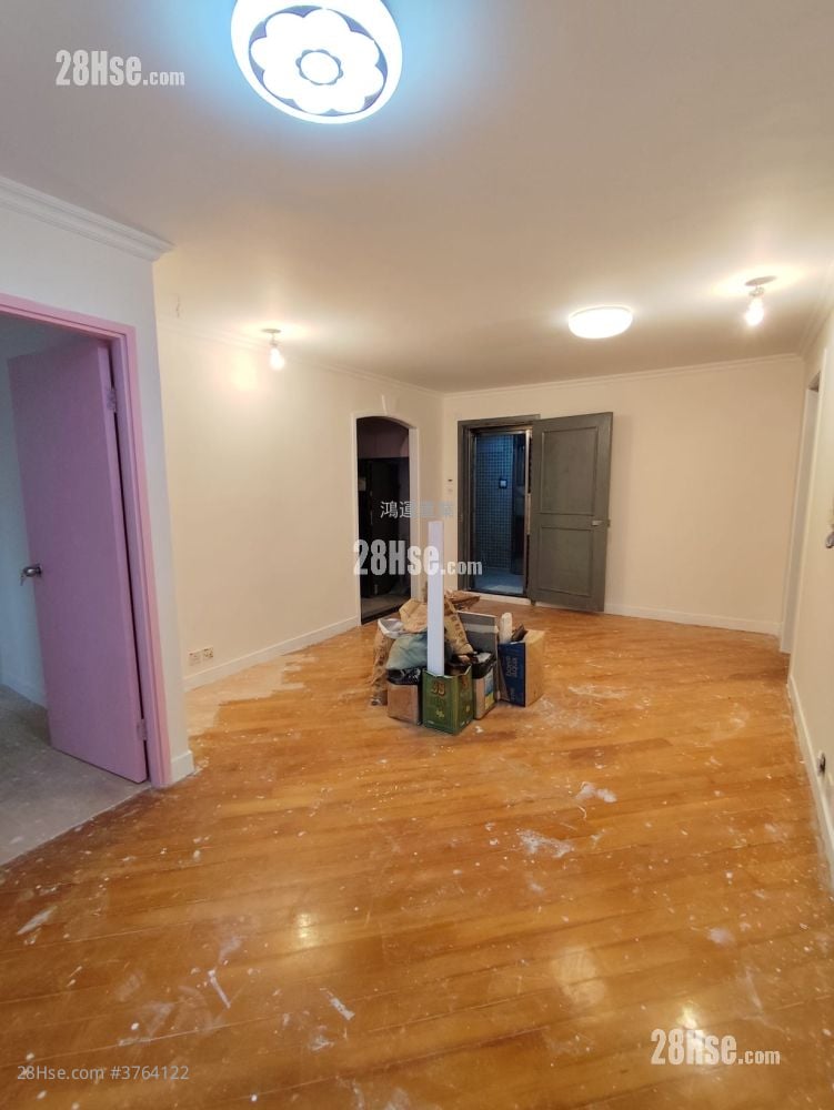 Yuk Ming Court Sell 3 Bedrooms , 1 Bathroom 651 ft²