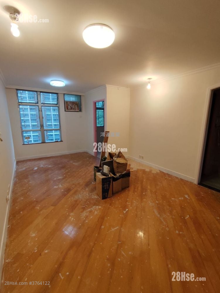 Yuk Ming Court Sell 3 Bedrooms , 1 Bathroom 651 ft²