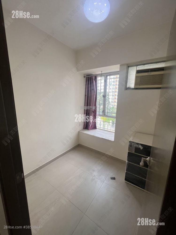 Kwai Chung Plaza Sell 3 Bedrooms , 1 Bathroom 493 ft²