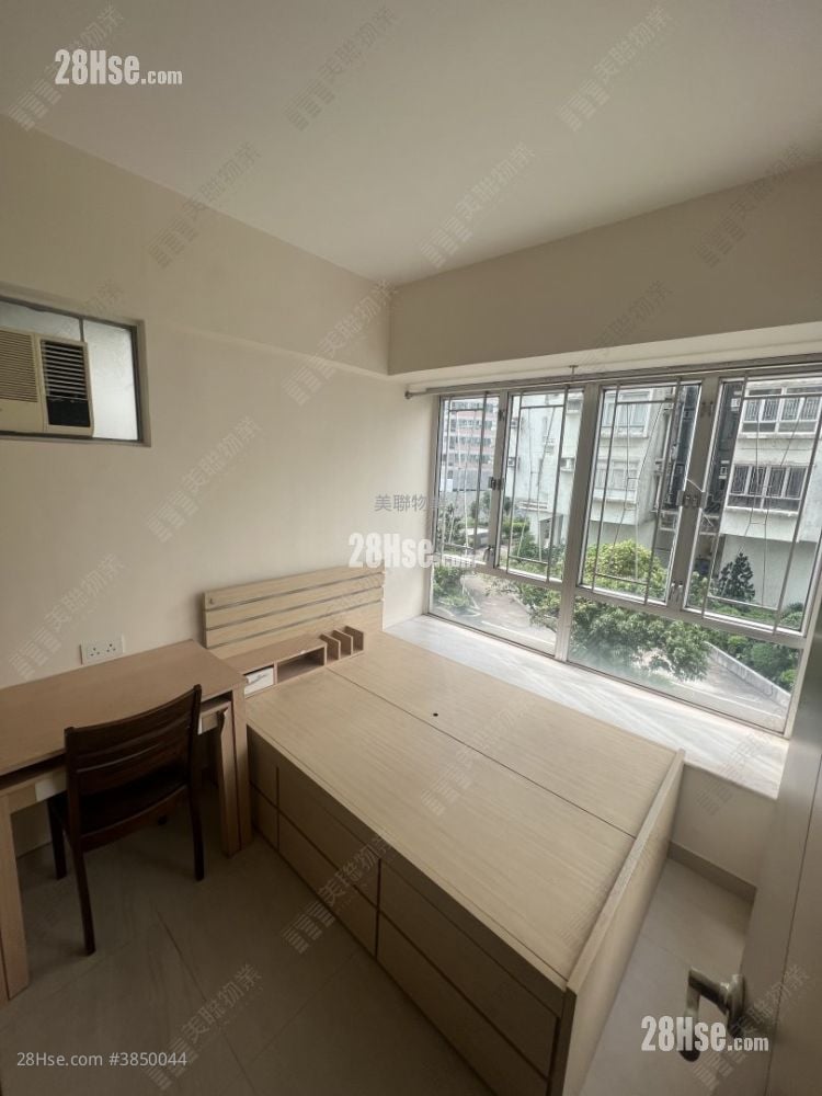 Kwai Chung Plaza Sell 3 Bedrooms , 1 Bathroom 493 ft²