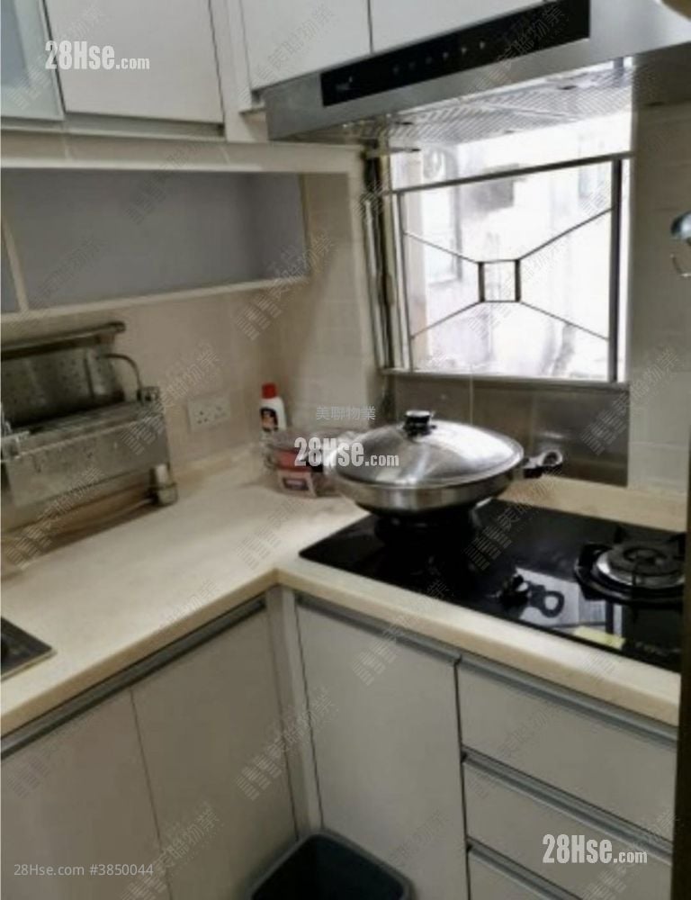 Kwai Chung Plaza Sell 3 Bedrooms , 1 Bathroom 493 ft²