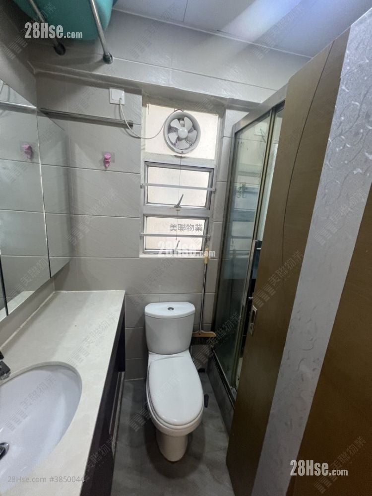 Kwai Chung Plaza Sell 3 Bedrooms , 1 Bathroom 493 ft²