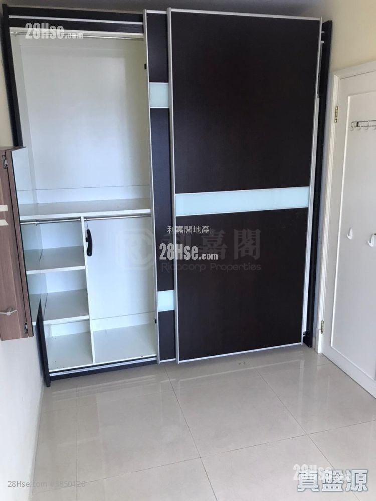 Sky Tower Sell 2 Bedrooms , 1 Bathroom 539 ft²