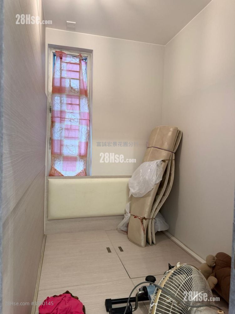 Choi Hing Court Sell 2 Bedrooms , 1 Bathroom 379 ft²