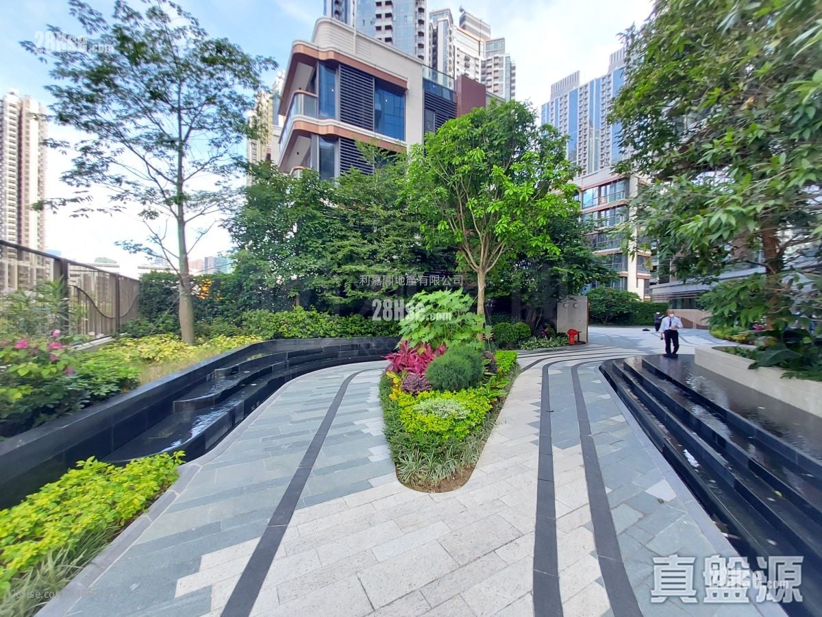 Upper River Bank Rental 2 Bedrooms , 1 Bathroom 585 ft²